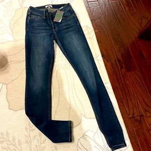 NWT Studio Blue Dark skinny jeans size 26